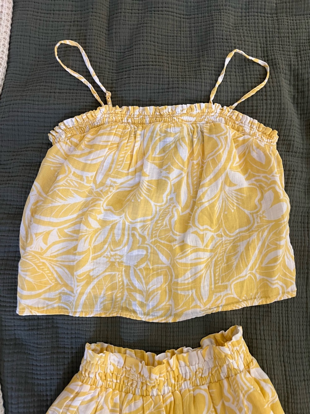 Old Navy Yellow and White Crop Top & Skirt Set - Picture 3 of 9